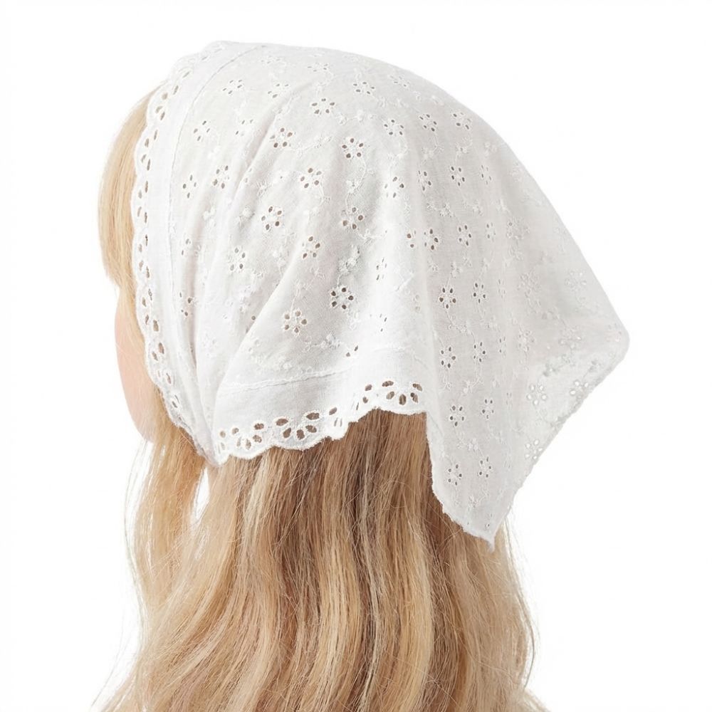 Novo Lenço Triangular Floral L - Women Fashion Photoshoot avaliação e preço